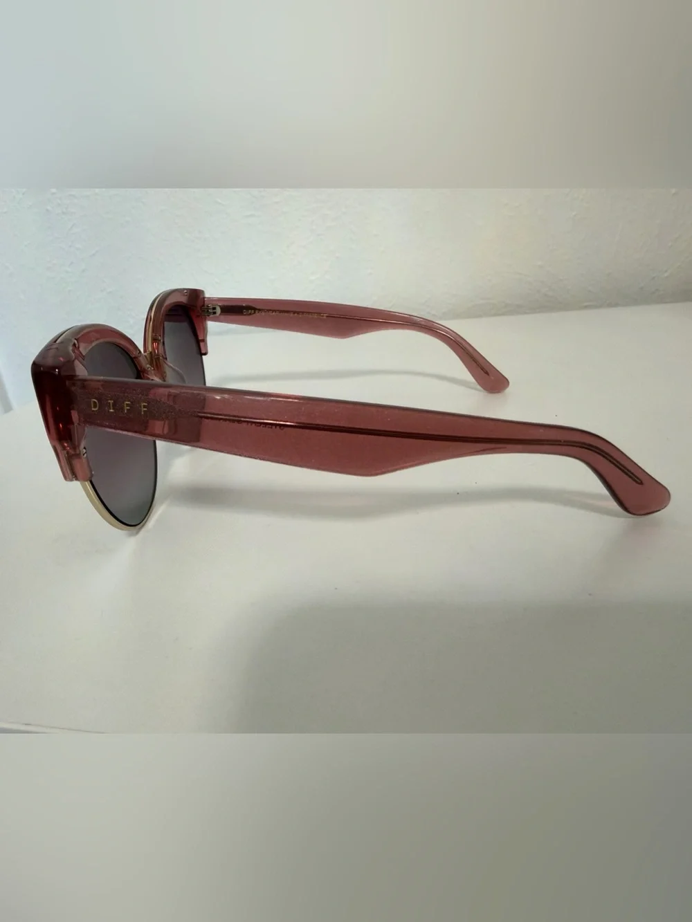 Diff Eyewear Pink Frame with Purple Gradient Lenses Sunglasses